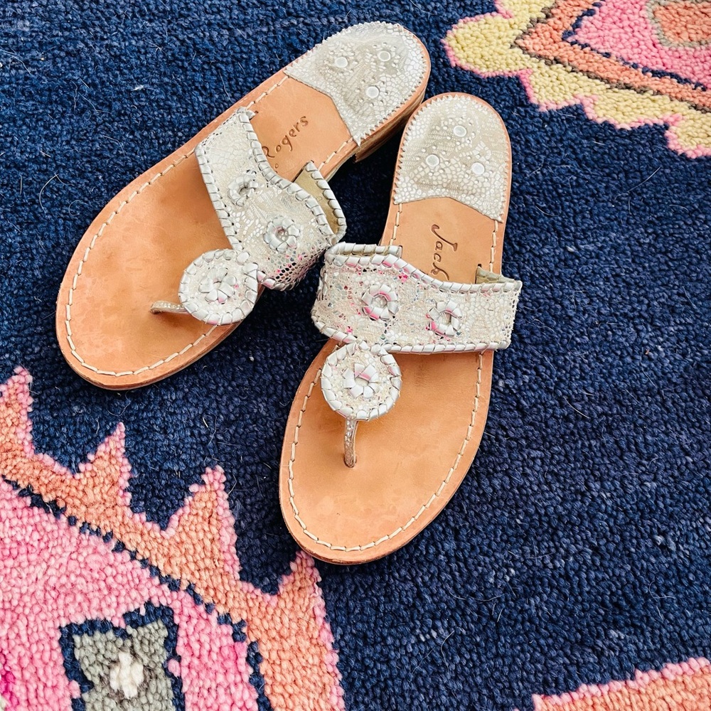 JACK ROGERS SILVER
EMBELLISHED SANDALS Sz 9
• Gently worn •